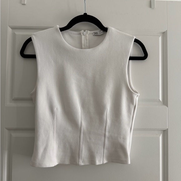 Interlock Top - Picture 2 of 4